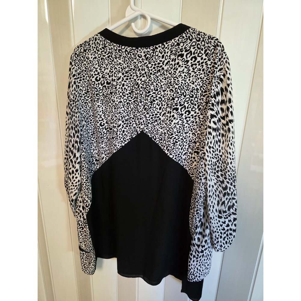 CJ Banks Women’s 2X Black White Animal Print Scoop Neck Long Sleeve Blouse - Picture 3 of 6